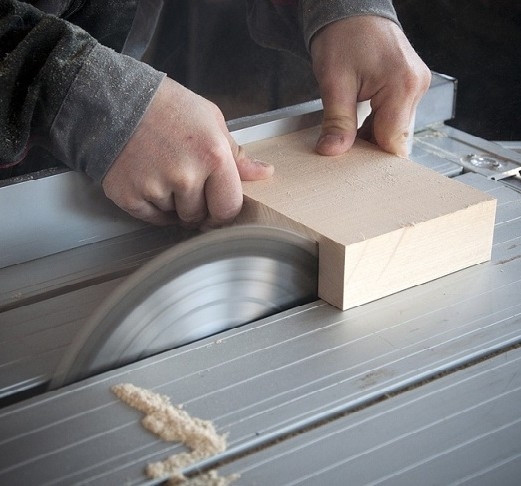 Как выбрать распиловочный станок: полное руководство